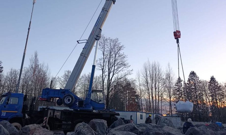 Благоустройство пос. Солнечное автокранами 70 и 50 тонн